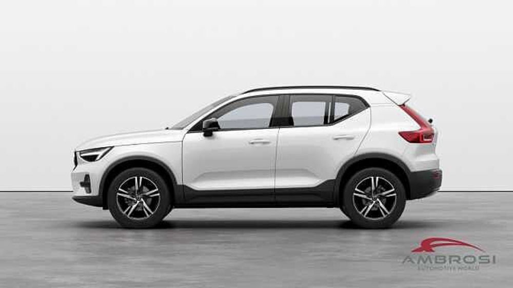 Volvo XC40 nuova a Viterbo (2)