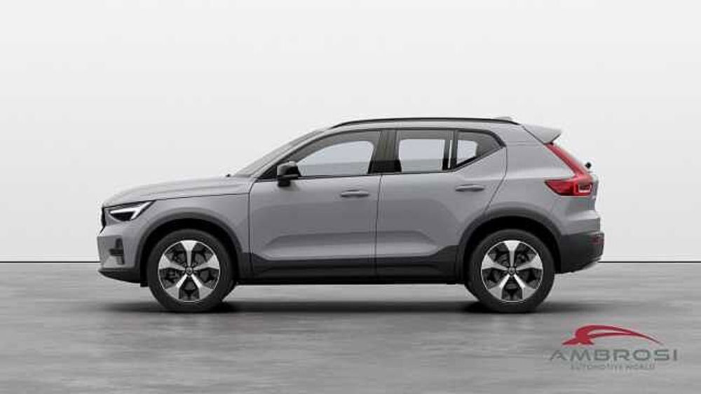 Volvo XC40 nuova a Viterbo (2)