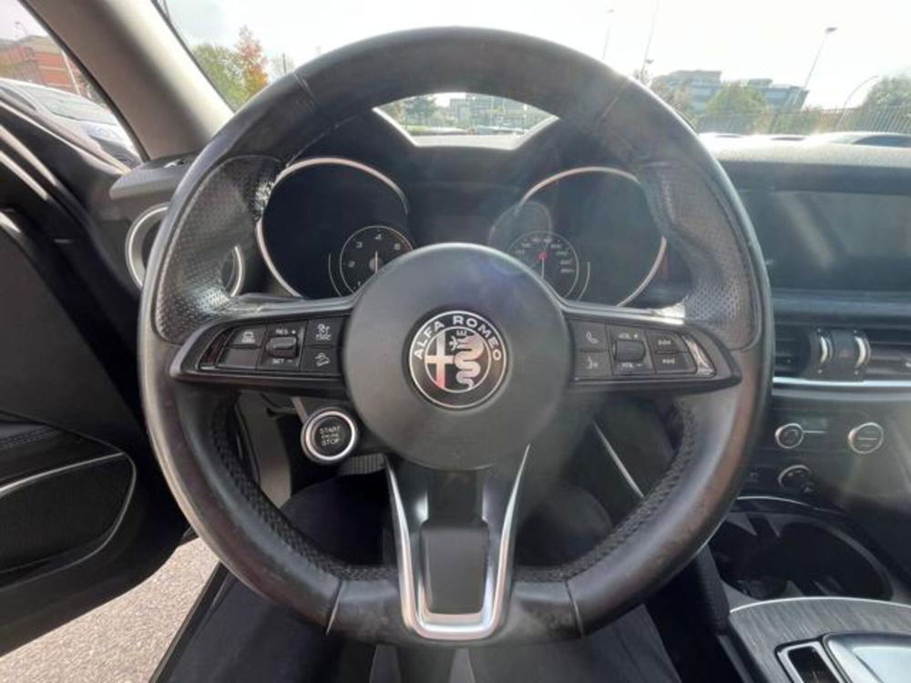 Alfa Romeo Stelvio usata a Firenze (19)