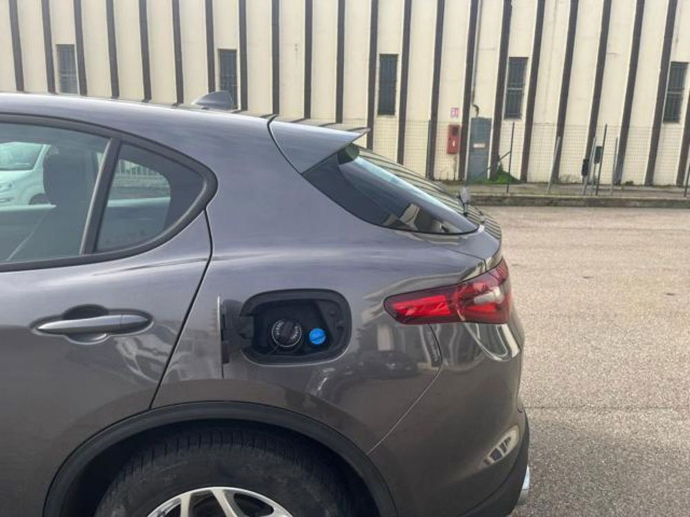 Alfa Romeo Stelvio usata a Firenze (8)