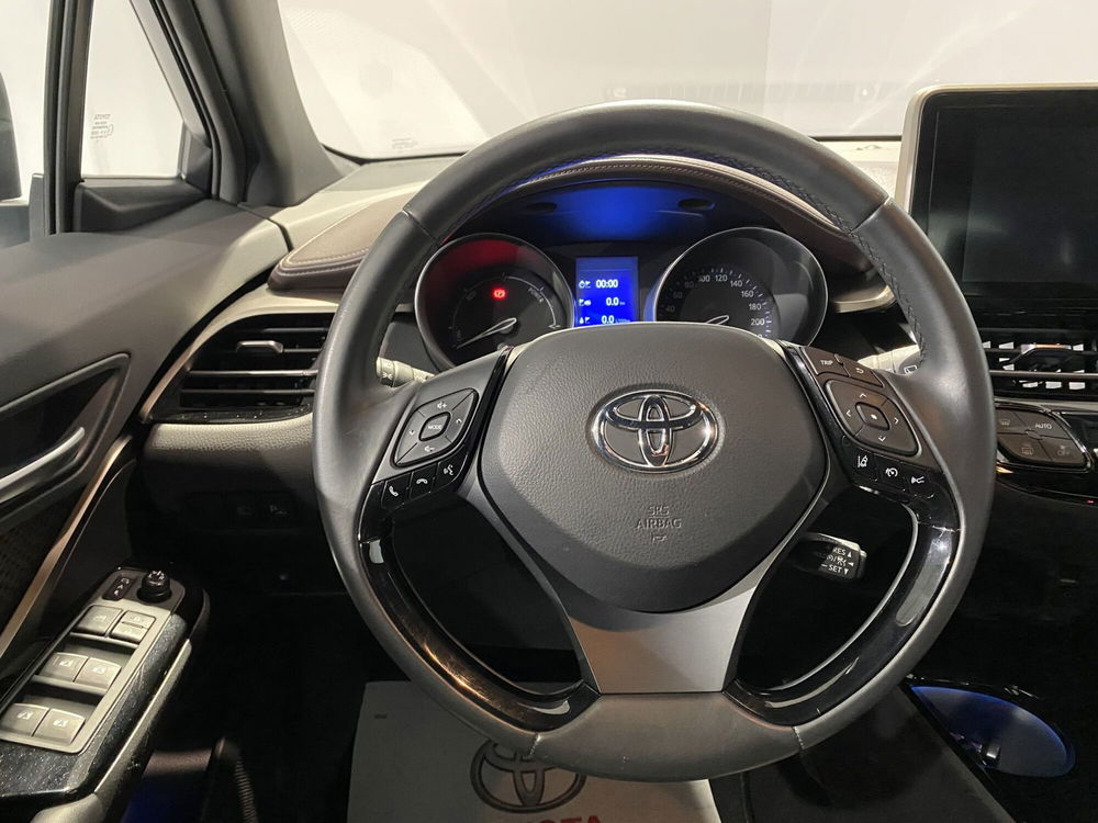 Toyota Toyota C-HR usata a Milano (9)