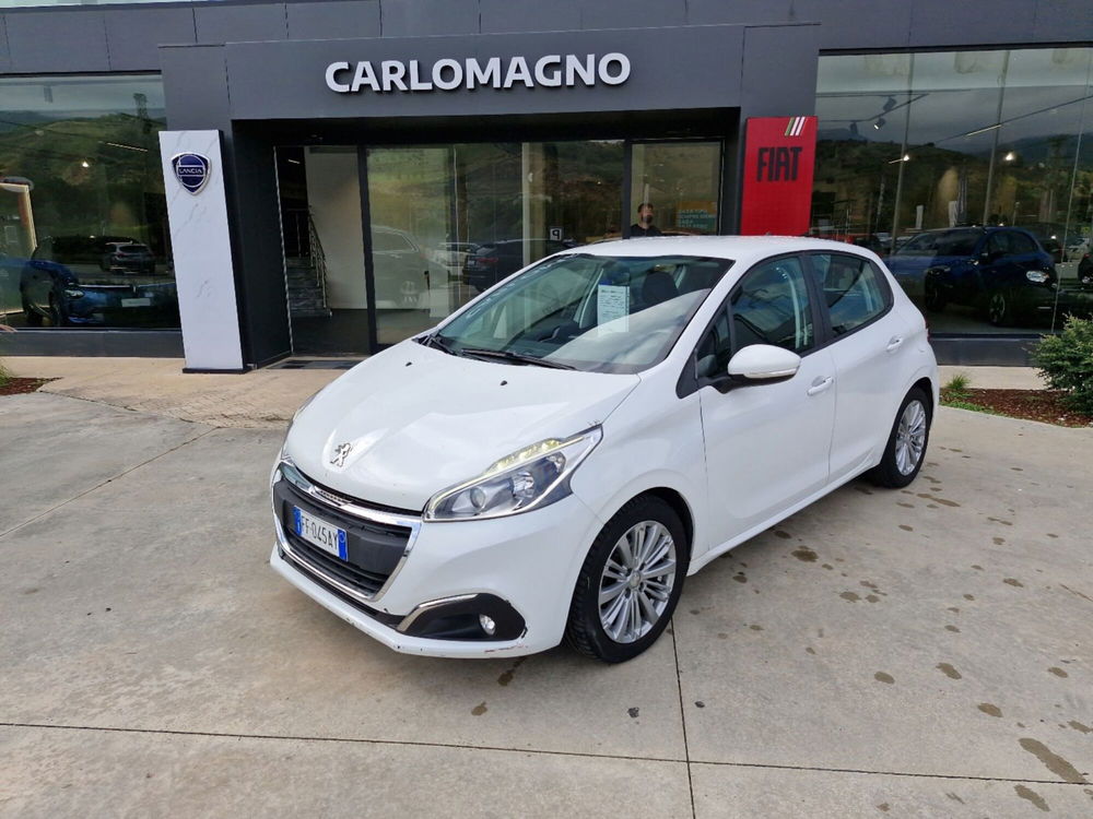 Peugeot 208 nuova a Cosenza