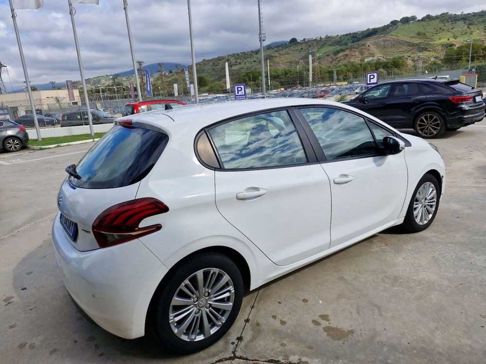 Peugeot 208 nuova a Cosenza (6)