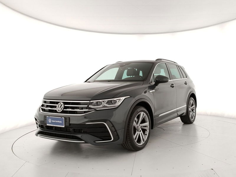 Volkswagen Tiguan 2.0 TDI 150 CV SCR DSG 4MOTION R-Line del 2023 usata a Torre Annunziata