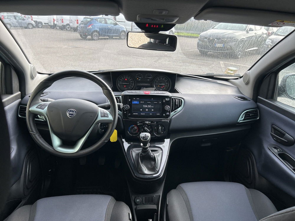 Lancia Ypsilon usata a Bergamo (14)