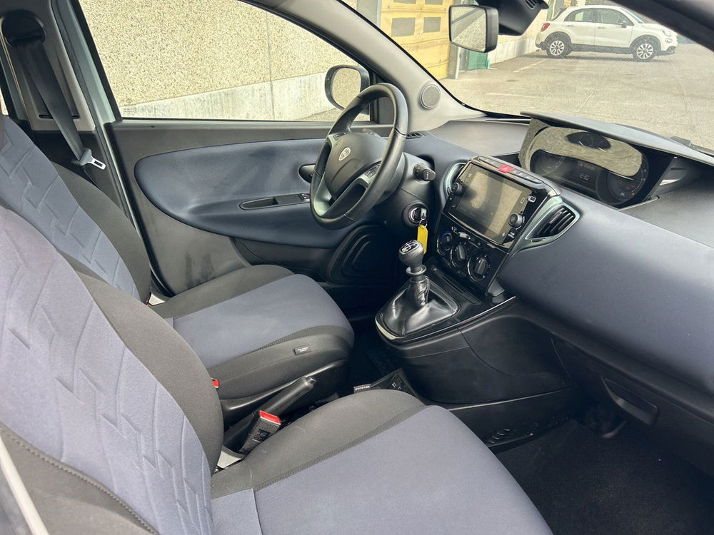 Lancia Ypsilon usata a Bergamo (15)