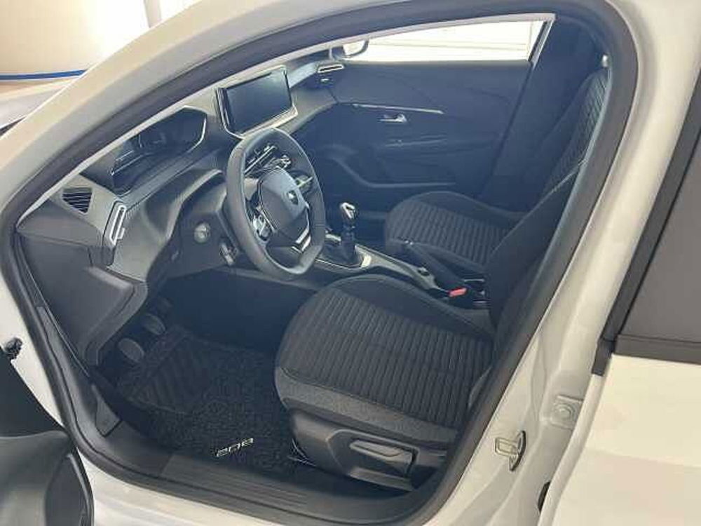 Peugeot 208 nuova a Cagliari (13)