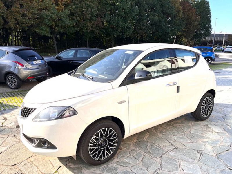 Lancia Ypsilon 1.2 69 CV 5 porte GPL Ecochic Silver  nuova a Inveruno