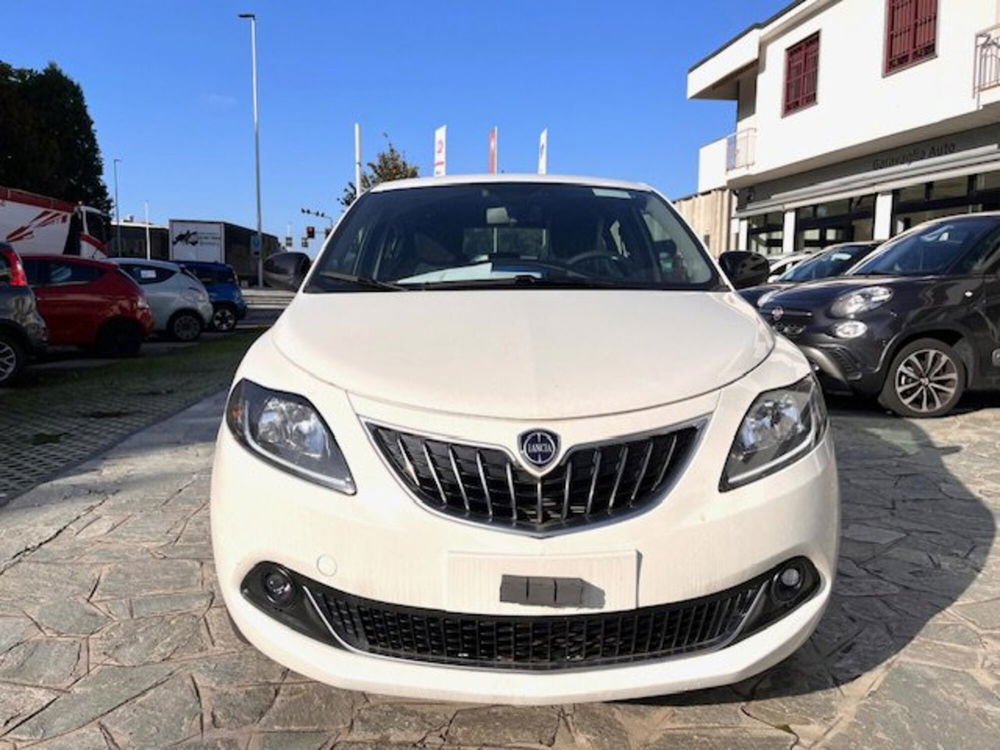 Lancia Ypsilon nuova a Milano (2)