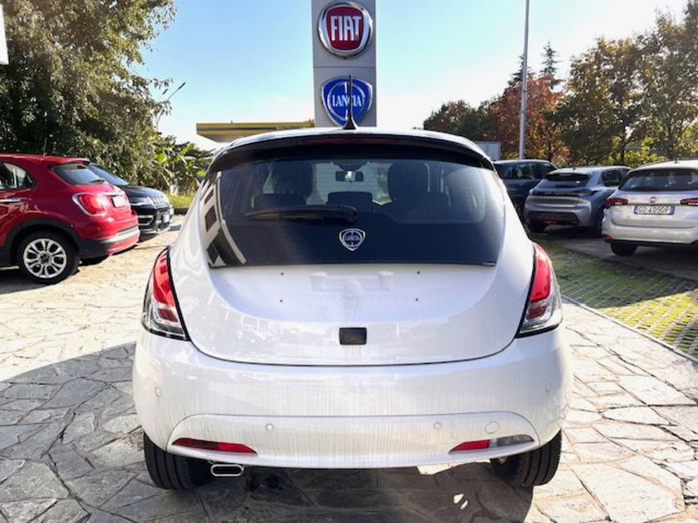 Lancia Ypsilon nuova a Milano (3)