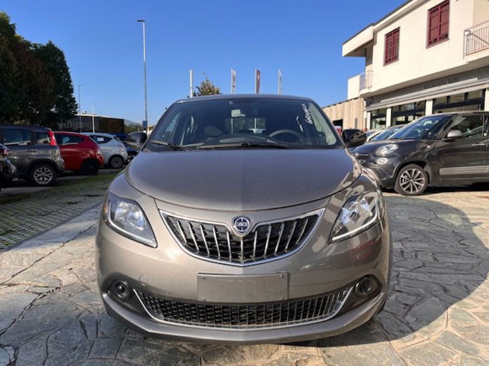 Lancia Ypsilon nuova a Milano (2)