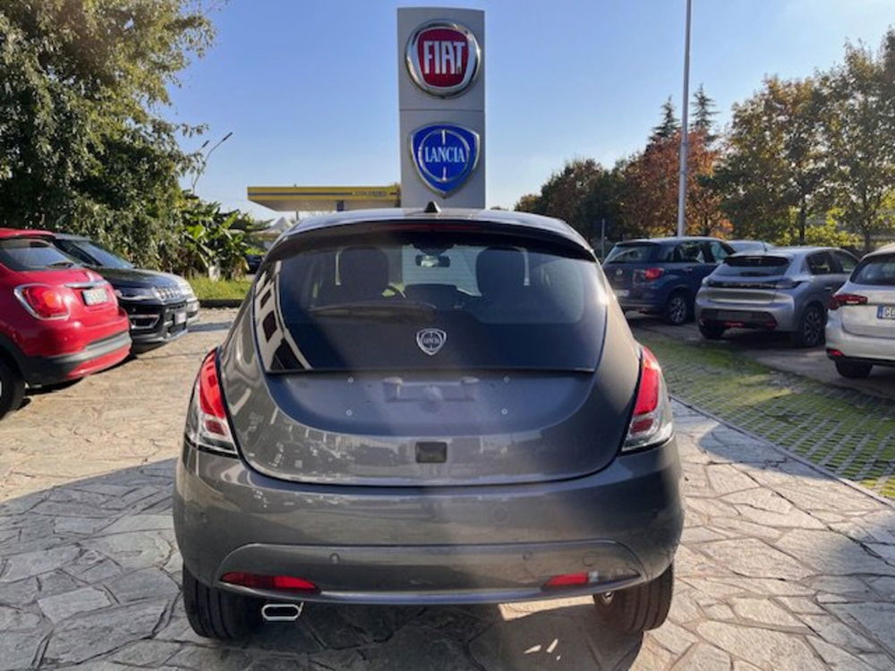 Lancia Ypsilon nuova a Milano (3)