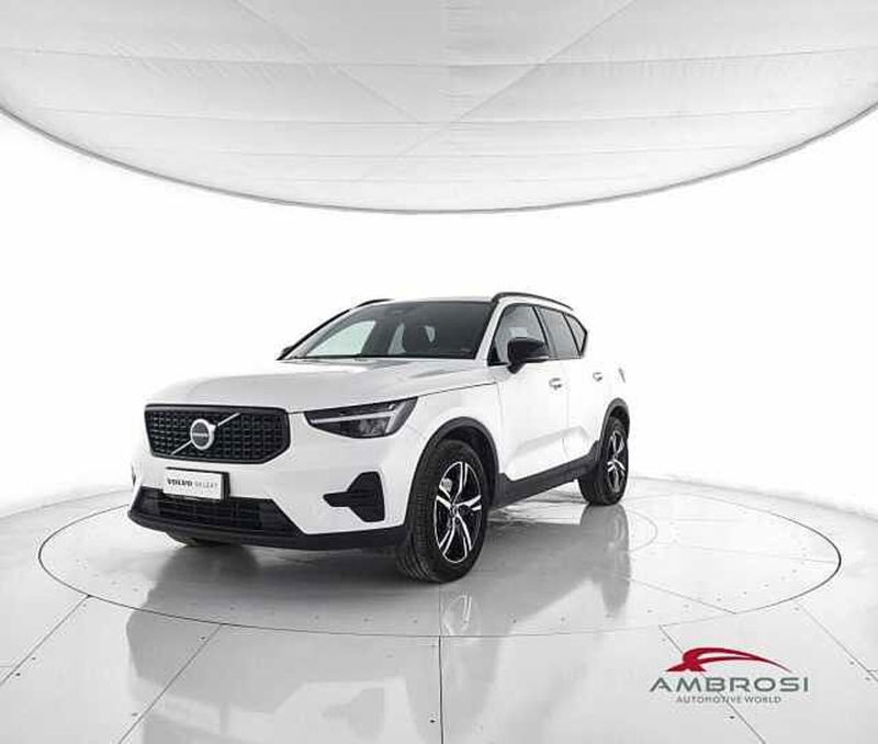 Volvo XC40 B3 automatico Plus Dark  del 2022 usata a Viterbo