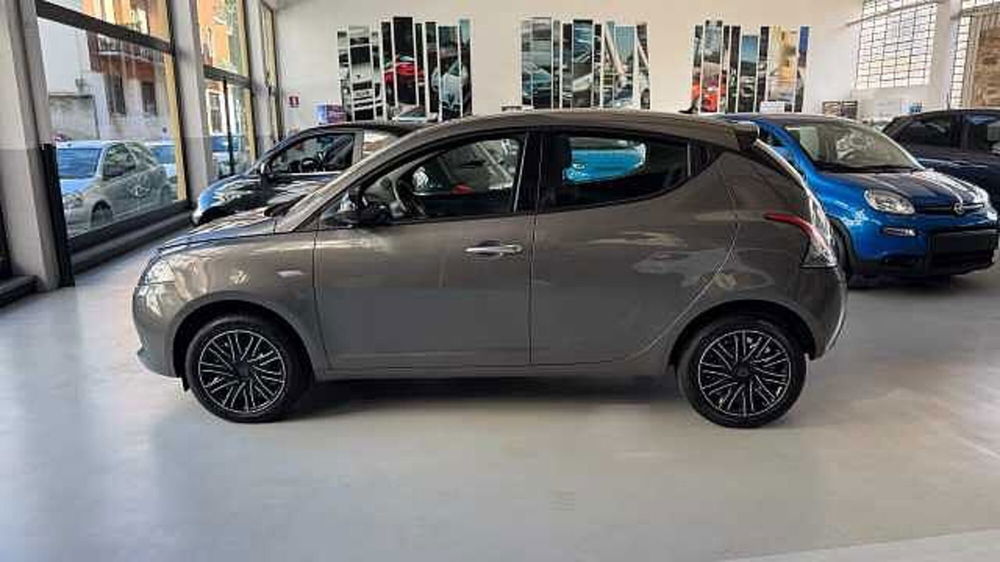 Lancia Ypsilon usata a Milano (2)