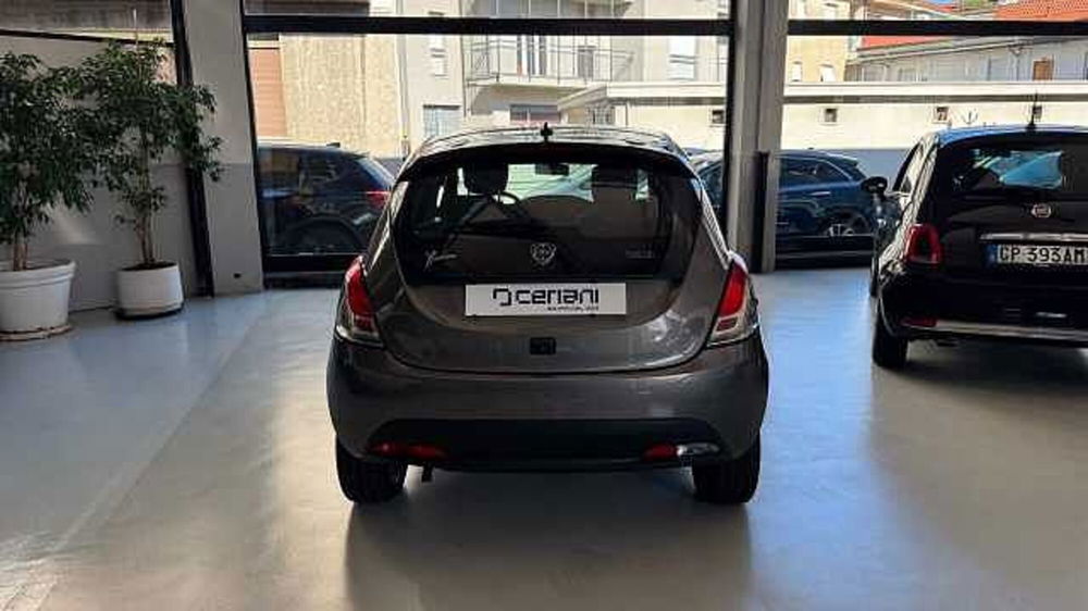 Lancia Ypsilon usata a Milano (4)