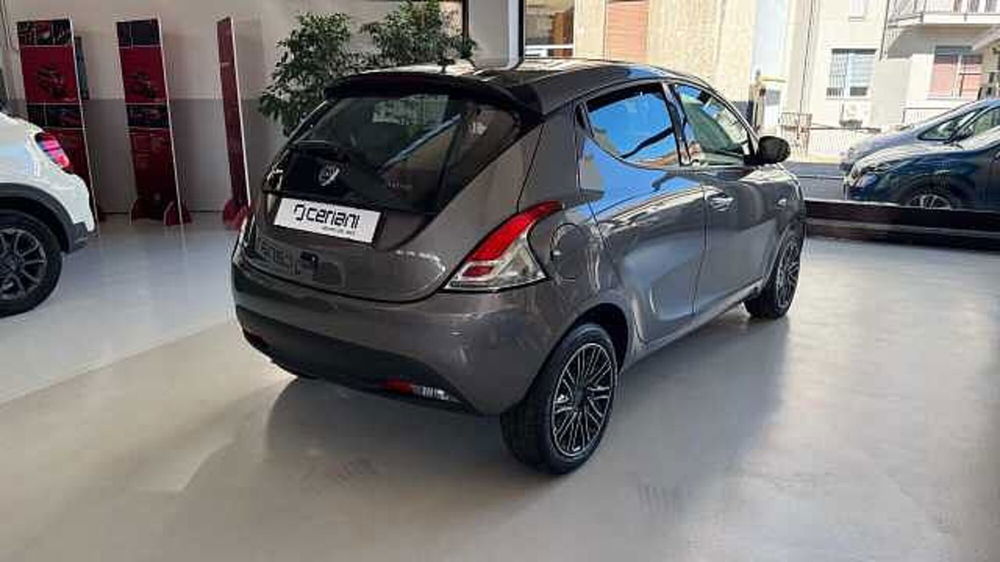 Lancia Ypsilon usata a Milano (5)