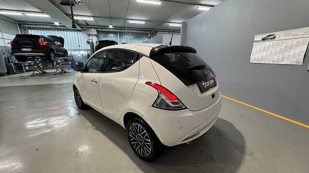 Lancia Ypsilon usata a Milano (4)