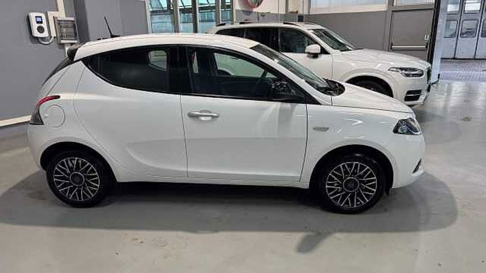 Lancia Ypsilon usata a Milano (5)