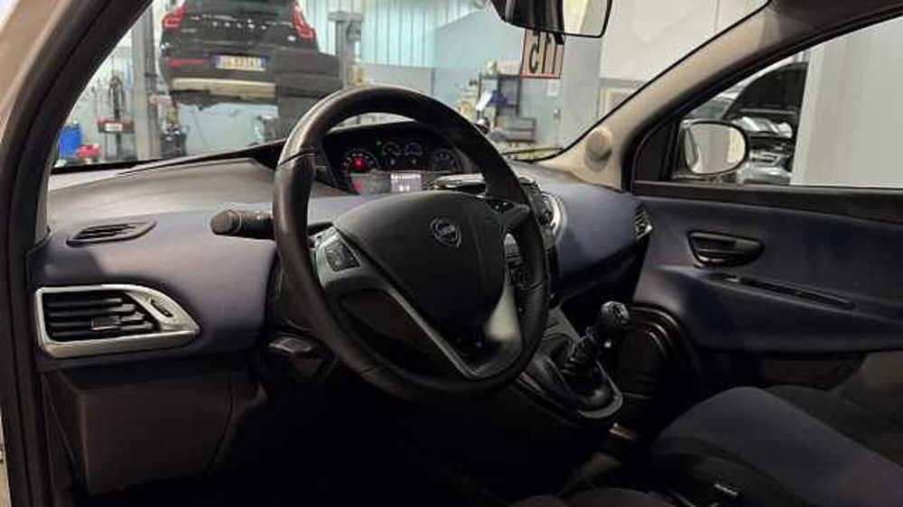 Lancia Ypsilon usata a Milano (9)