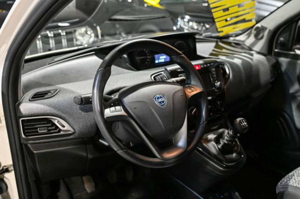 Lancia Ypsilon usata a Torino (12)