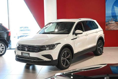 Volkswagen Tiguan 1.5 TSI 150 CV DSG ACT Life nuova a Pianezza