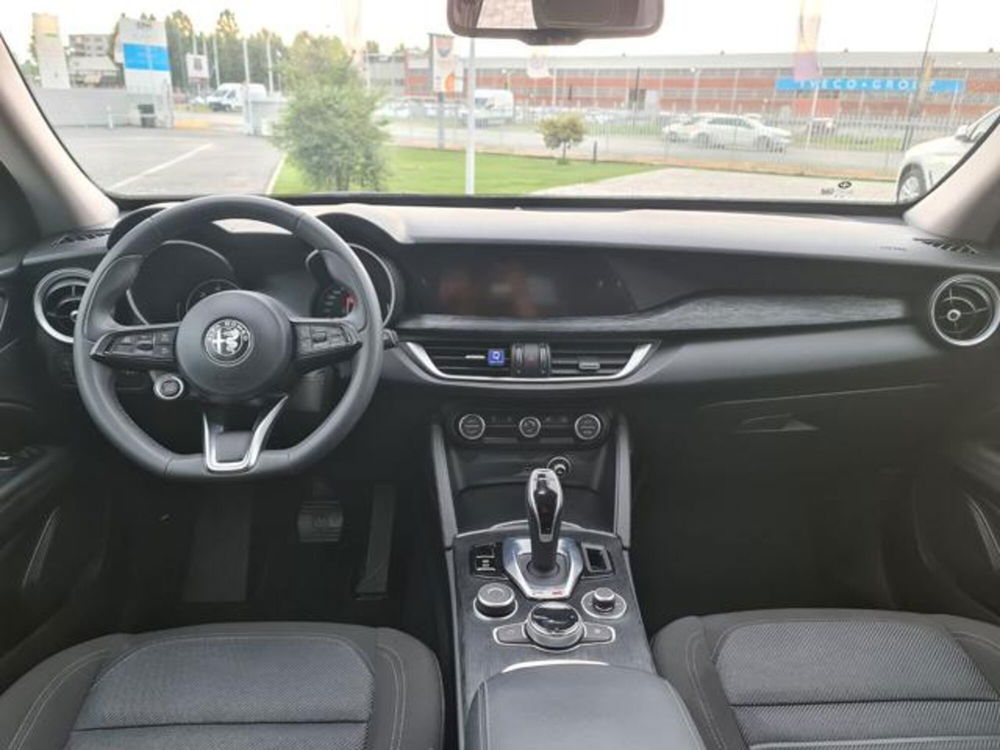 Alfa Romeo Stelvio usata a Torino (13)