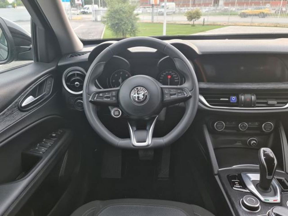 Alfa Romeo Stelvio usata a Torino (14)