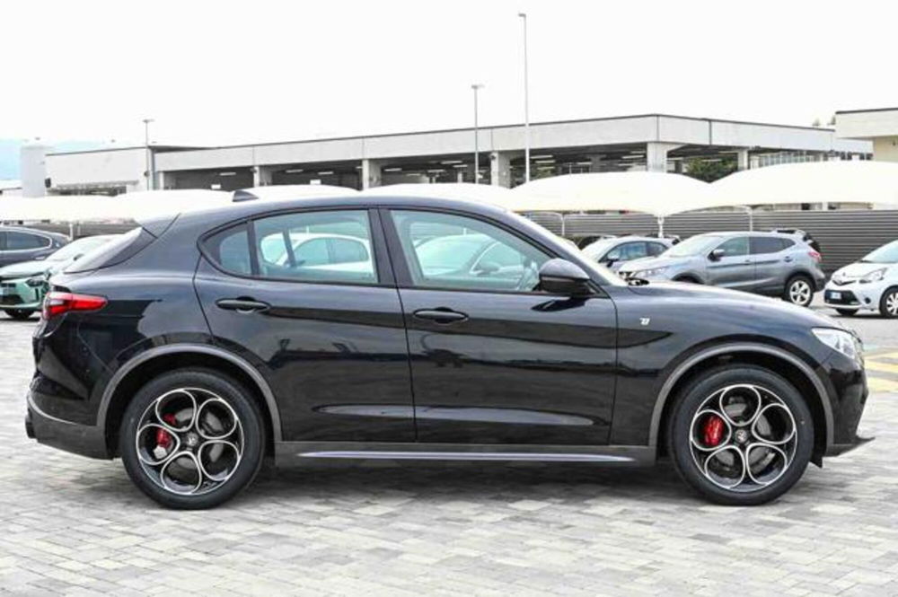 Alfa Romeo Stelvio usata a Torino (4)