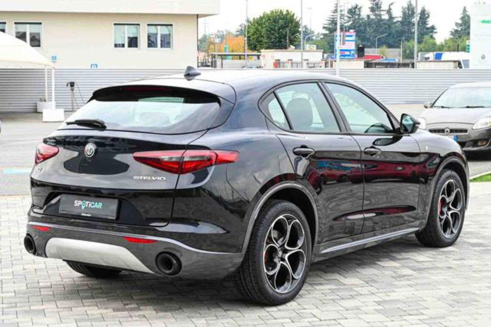 Alfa Romeo Stelvio usata a Torino (5)