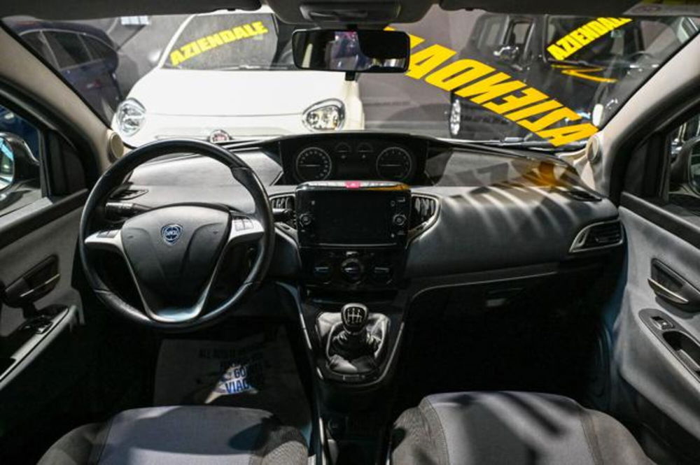 Lancia Ypsilon usata a Torino (10)