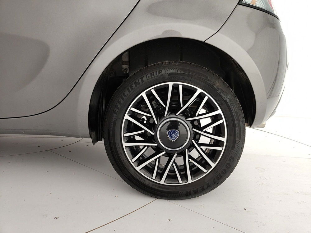 Lancia Ypsilon usata a Caserta (10)