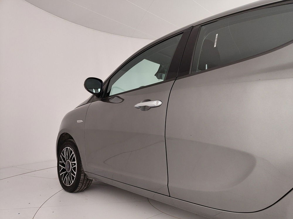 Lancia Ypsilon usata a Caserta (11)