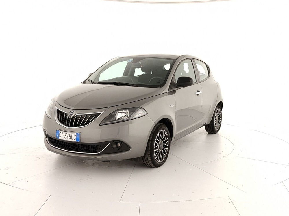 Lancia Ypsilon usata a Caserta (3)