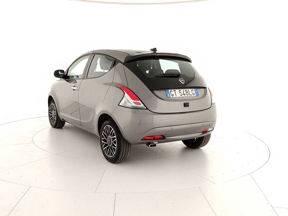 Lancia Ypsilon usata a Caserta (4)