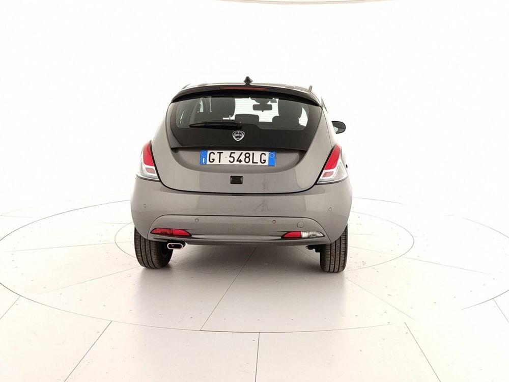 Lancia Ypsilon usata a Caserta (5)