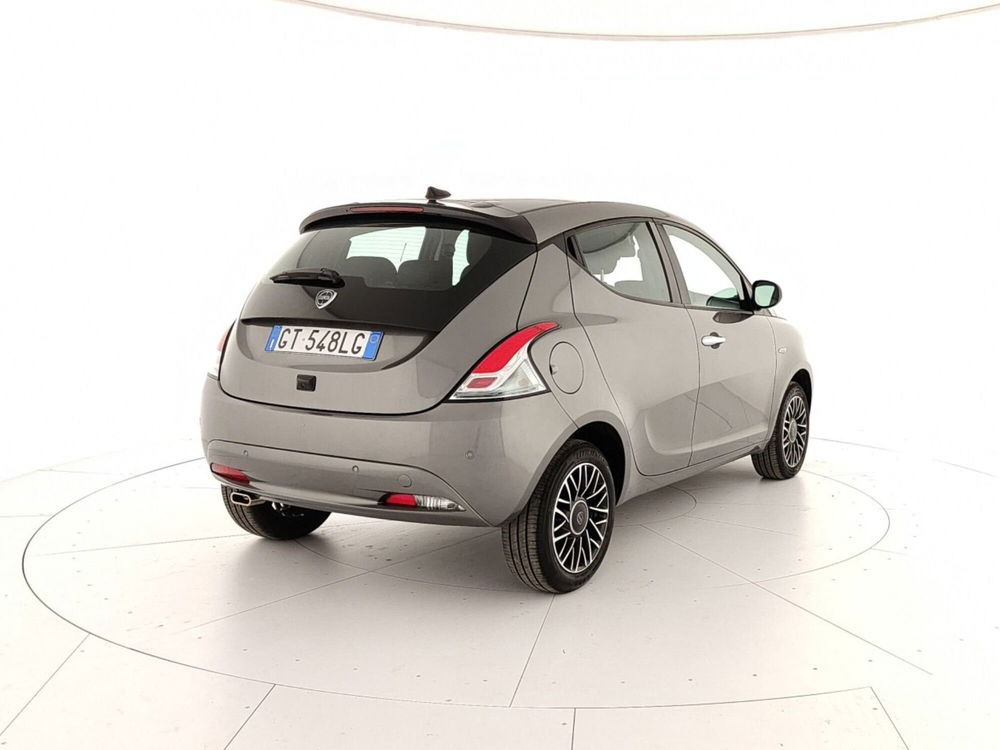 Lancia Ypsilon usata a Caserta (6)