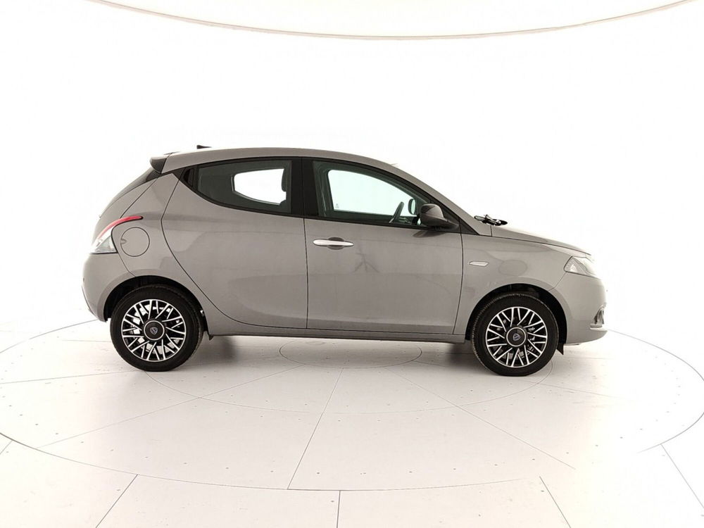 Lancia Ypsilon usata a Caserta (7)