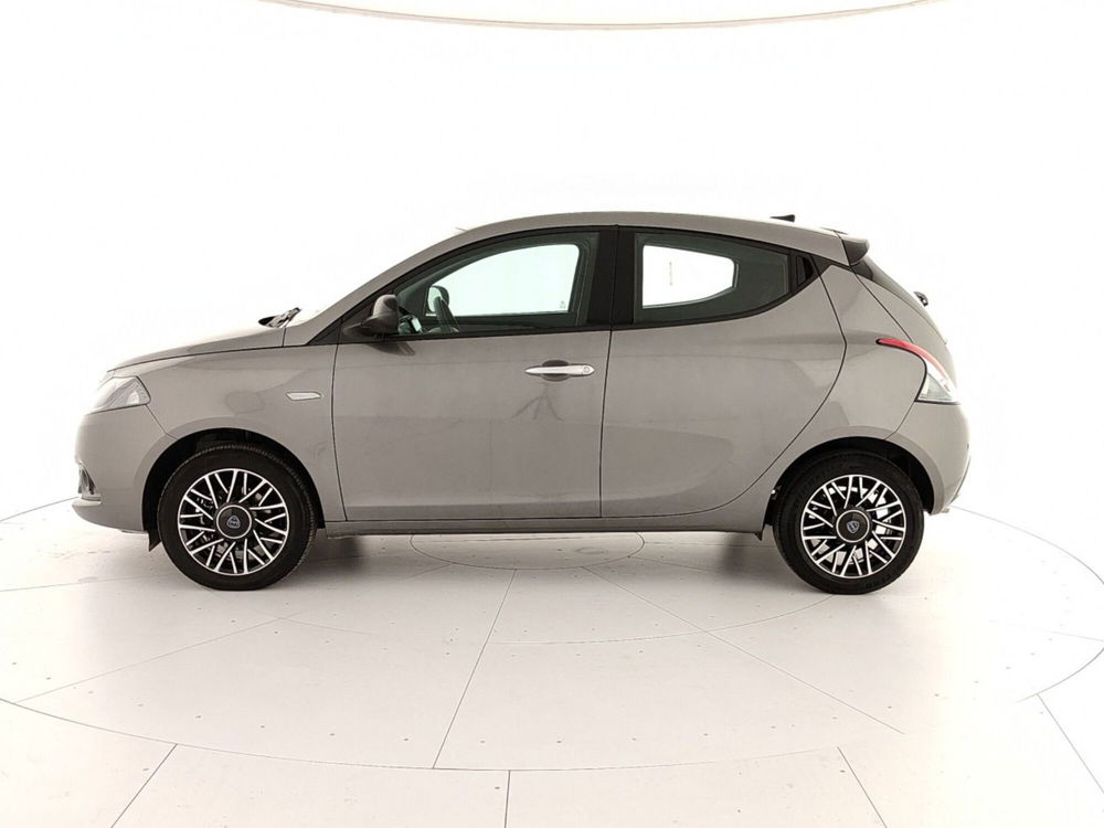 Lancia Ypsilon usata a Caserta (8)