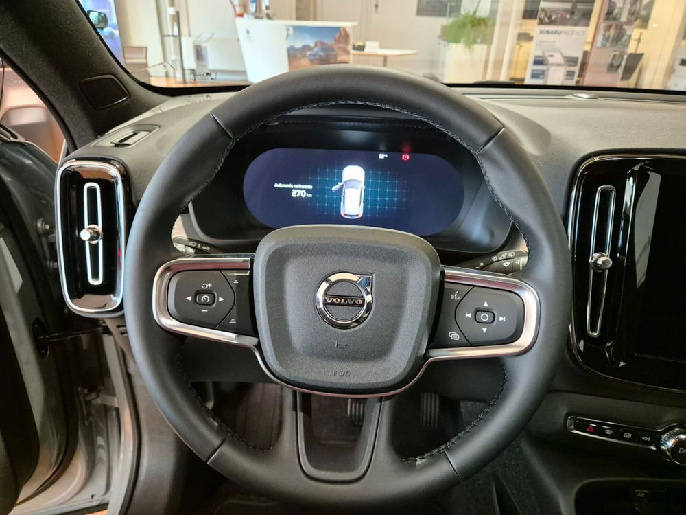 Volvo XC40 nuova a Como (10)