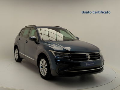 Volkswagen Tiguan 2.0 TDI SCR Life del 2021 usata a Pratola Serra