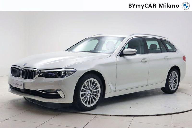 BMW Serie 5 Touring 530d xDrive 249CV  Luxury  del 2018 usata a Milano