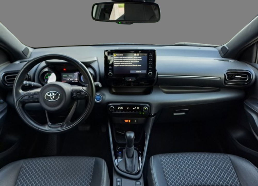 Toyota Yaris Cross usata a Lecco (12)