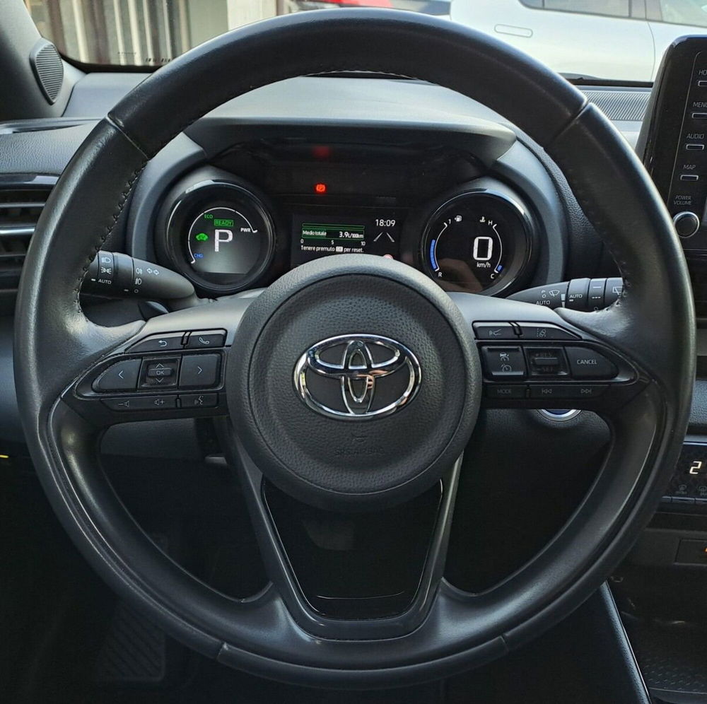 Toyota Yaris Cross usata a Lecco (14)