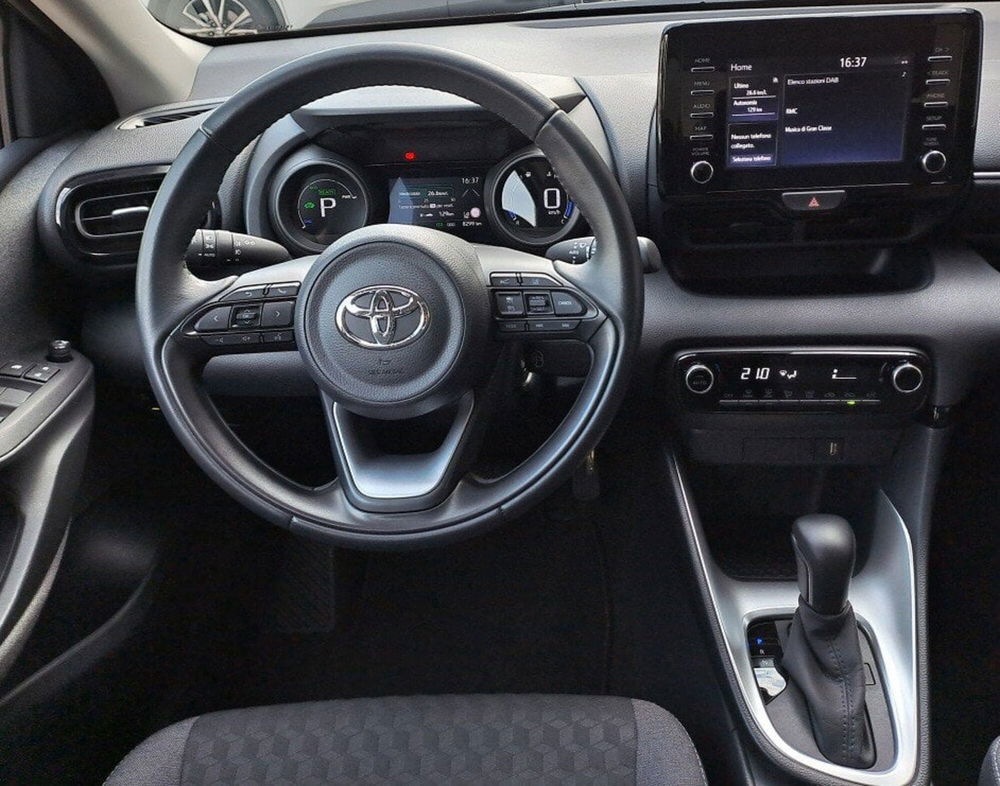 Toyota Yaris Cross usata a Lecco (13)