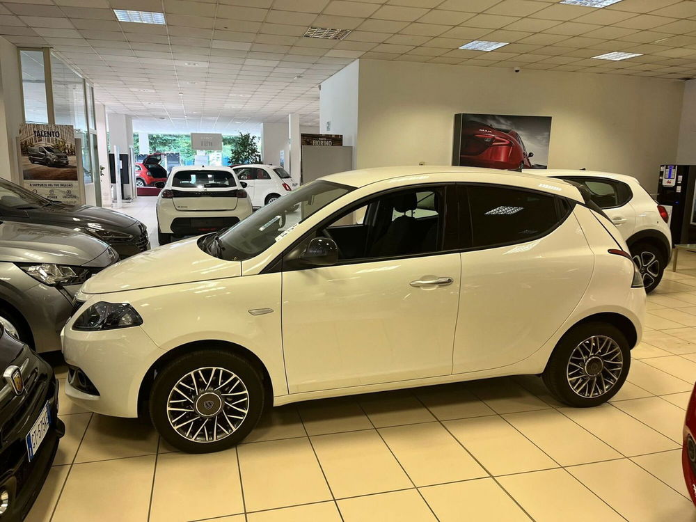 Lancia Ypsilon usata a Milano (4)