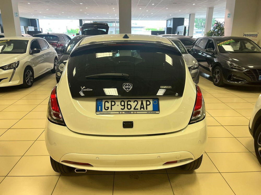 Lancia Ypsilon usata a Milano (8)