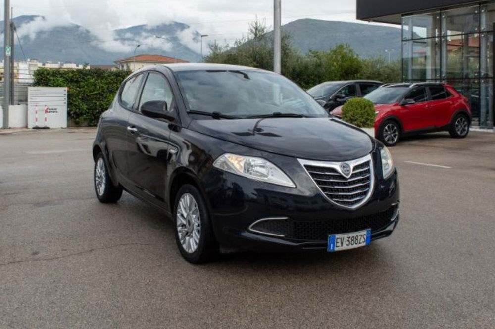 Lancia Ypsilon usata a Latina