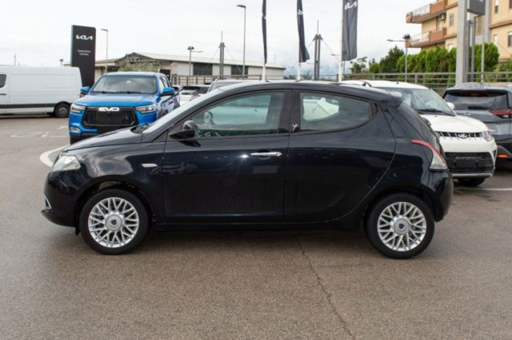 Lancia Ypsilon usata a Latina (4)