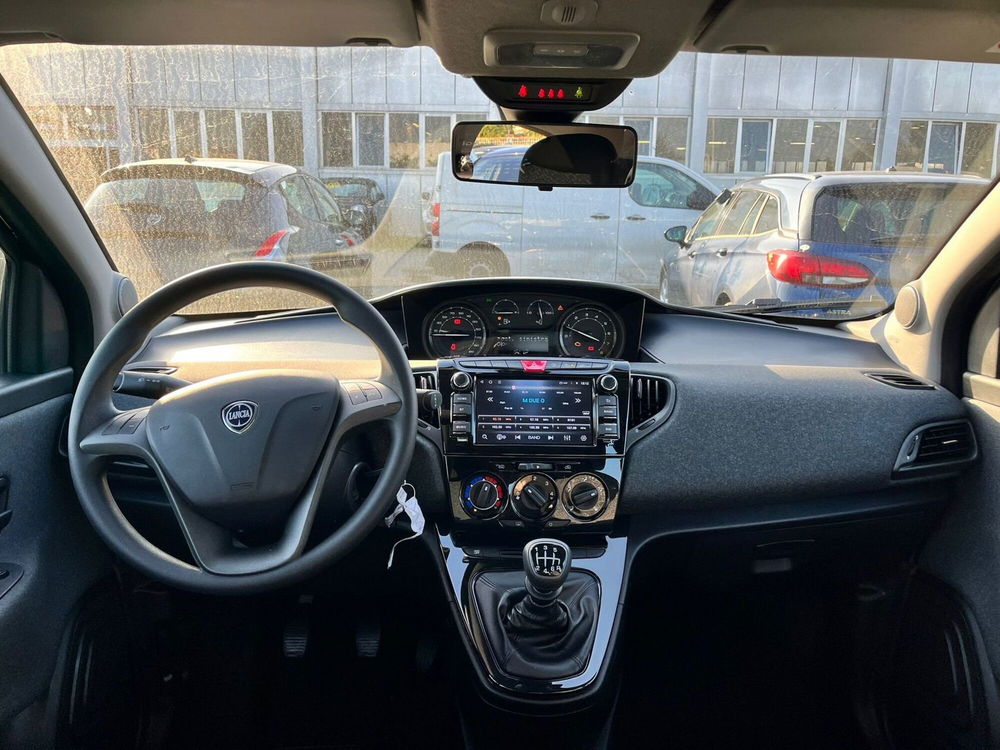 Lancia Ypsilon nuova a Milano (14)