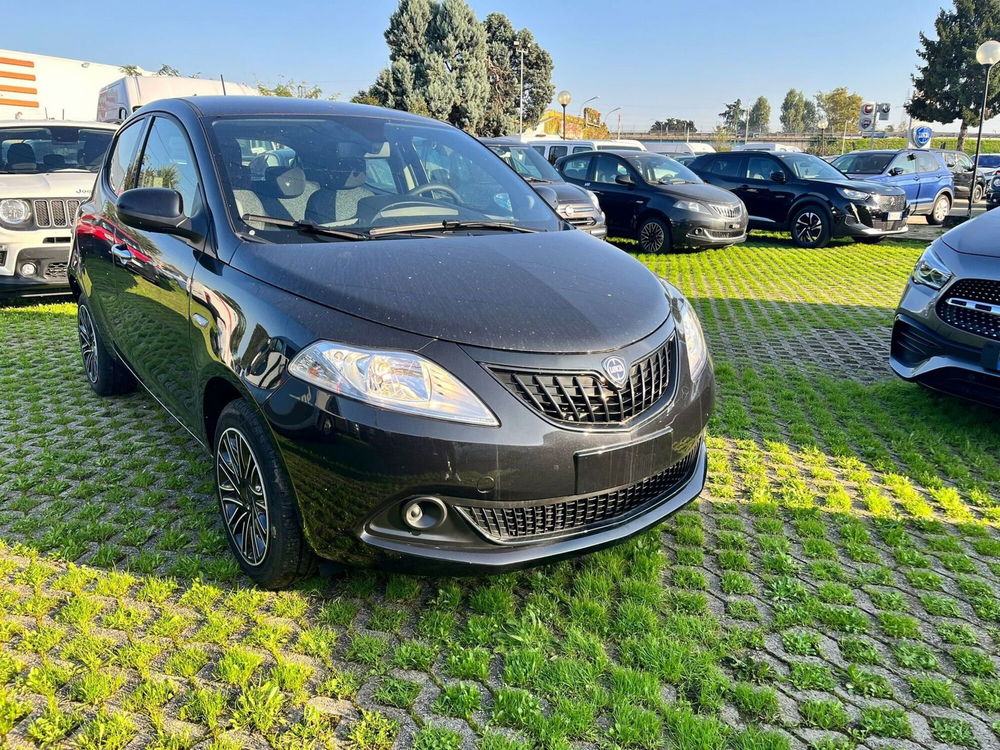 Lancia Ypsilon nuova a Milano (2)